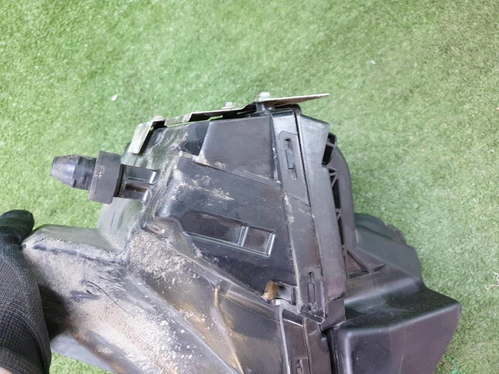 Корпус воздушного фильтра Audi A4 4 B8 (2007-2015)