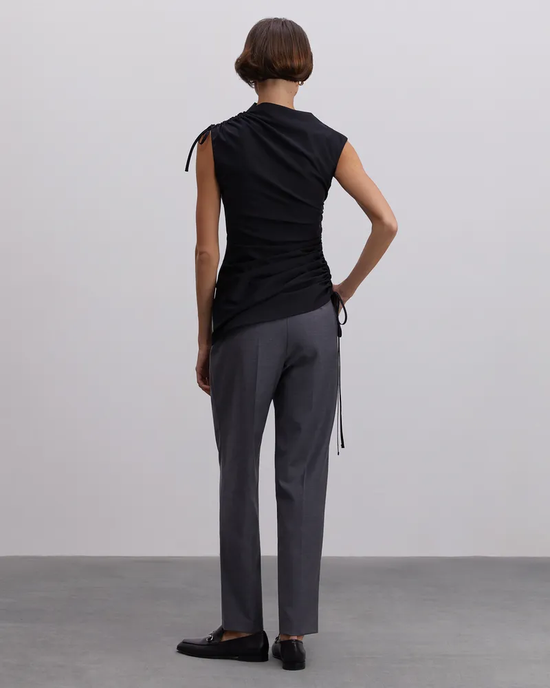 Брюки из шерсти зауженные к низу