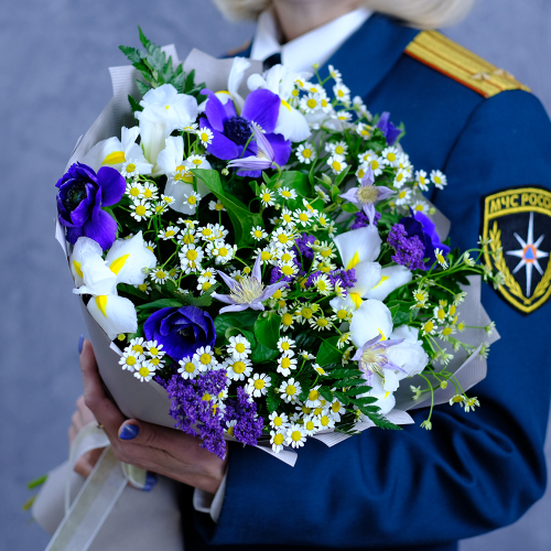 Купить Букет с анемонами «‎Полевой»