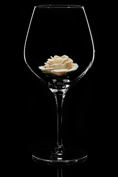 Бокал для красного вина. Роза крем-брюле.