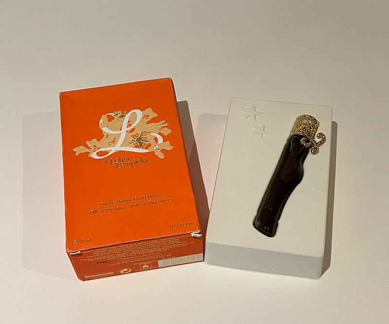 Полноразмерный флакон парфюмерного концентрата L de Lolita Lempicka