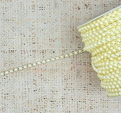 Тесьма жемчуг полубусины на нитке, d 6 мм, айвори