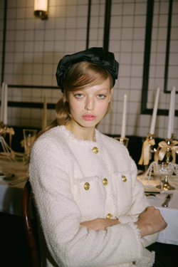 Ободок с тремя бантами из черного шелка