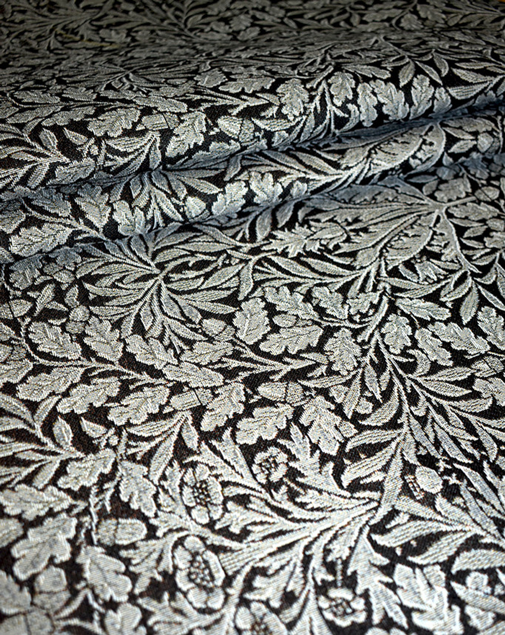 Гобеленовая ткань Дубок черный фон 175 см