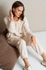 22566 Джемпер женский (крем-брюле)