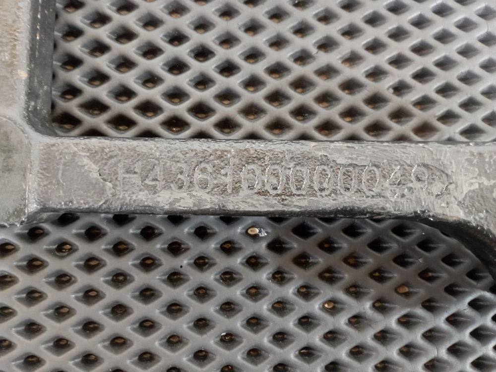 Кронштейн ящика АКБ 2023г.