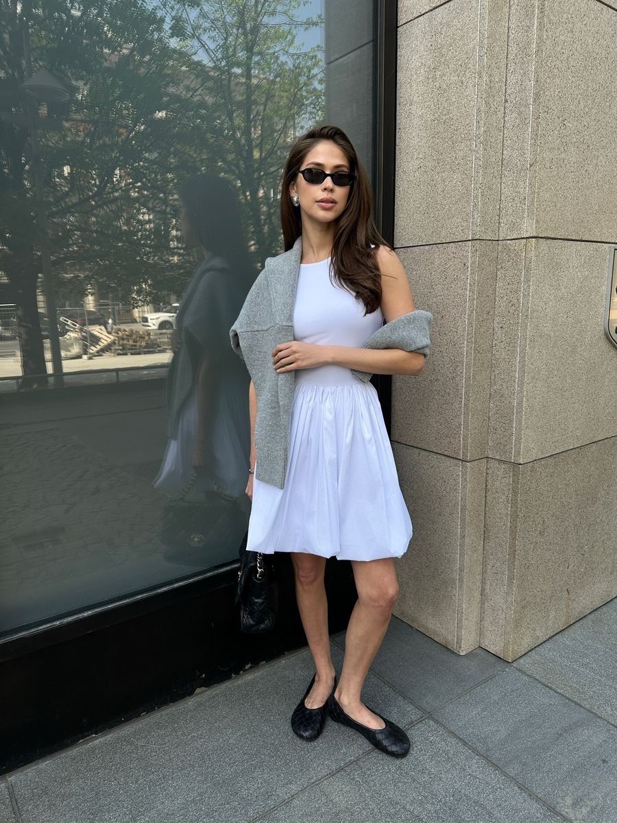 Платье с пышной юбкой мини молочное