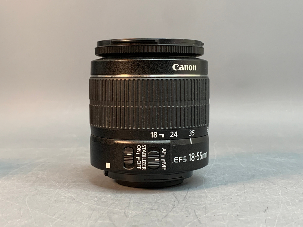 Canon 600D kit 18-55mm 3.5-5.6 IS ll 4.000 кадров