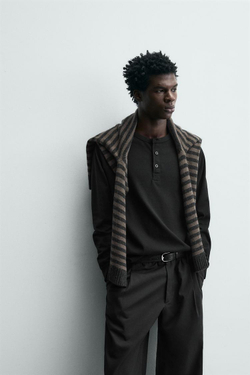 ZARA ФУТБОЛКА С ВОРОТНИКОМ НА ПУГОВИЦАХ, ЧЕРНЫЙ