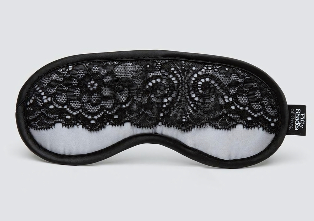 Атласная маска с кружевом Play Nice (Цвет: серебристый с черным)