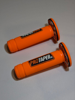 Ручки руля мотоцикла (грипсы) 22 и 24мм ProTaper Красный