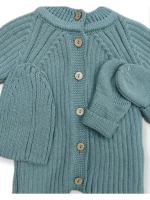 Комбинезон для малыша шапка и носки.