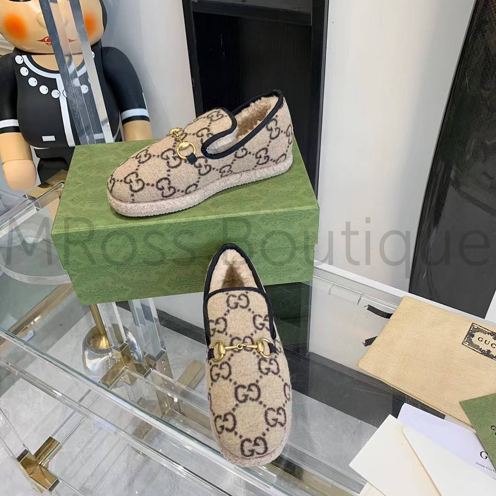 Женские лоферы Gucci GG Wool меховые бежевого цвета