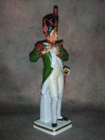 Статуэтка. Фарфор. Солдат. Гренадёр 1800. Sitzendorf. Германия