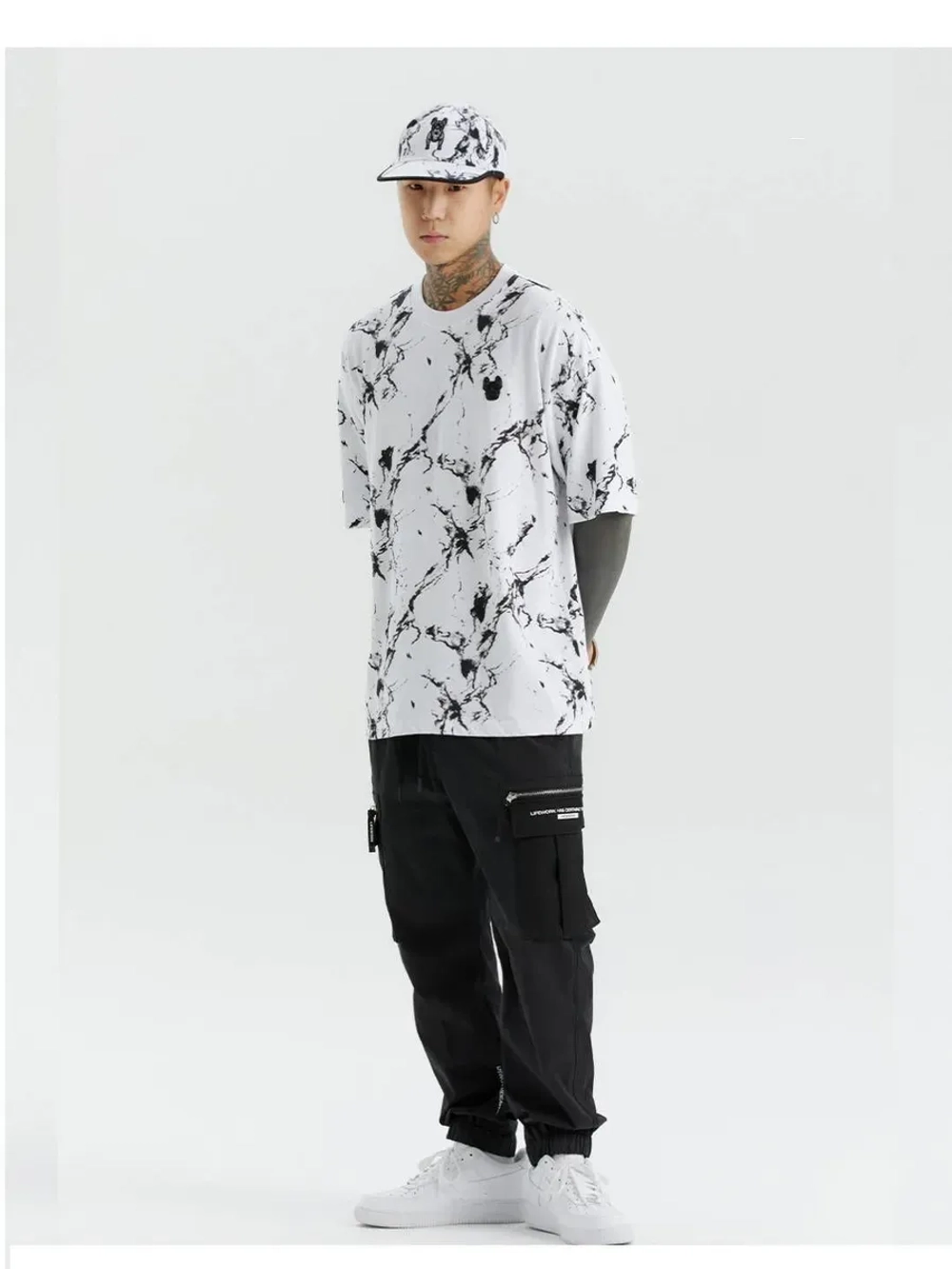 Брюки-джоггеры в стиле карго с жаккардовым рисунком