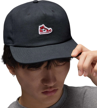 HV1169-010 Кепка U J PRO CAP S FB BR SNKR PTCH