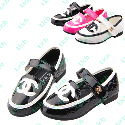 Туфли стеганые однотонные с контрастным логотипом