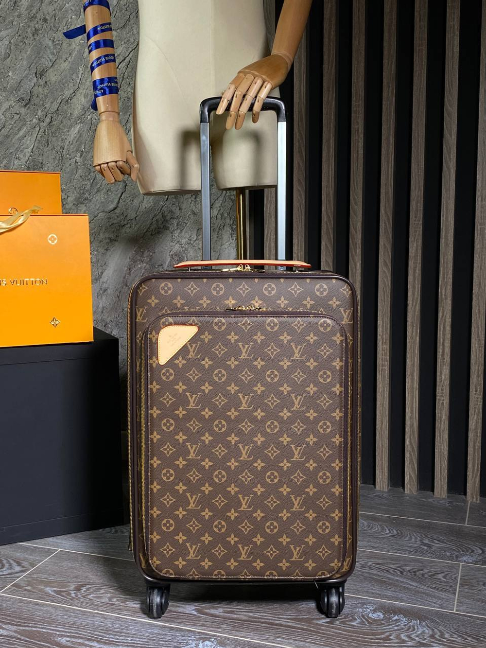 Чемодан Louis Vuitton