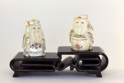 Сет нэцкэ Дзюродзин и Фукурокудзю на подставке