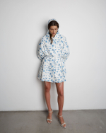 Ветровка объемного кроя непромокаемая цветы молочный/голубой