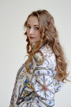 Полупальто "Лабиринт", по мотивам средневековых буквиц и фантастических существ со страниц Псалтыри Латтрелла