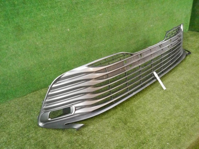 Решетка переднего бампера Toyota Camry xv70 (2017-2021)