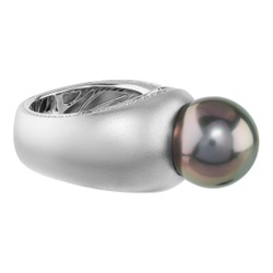 Кольцо с чёрным морским жемчугом и бриллиантами, R0216-0/11