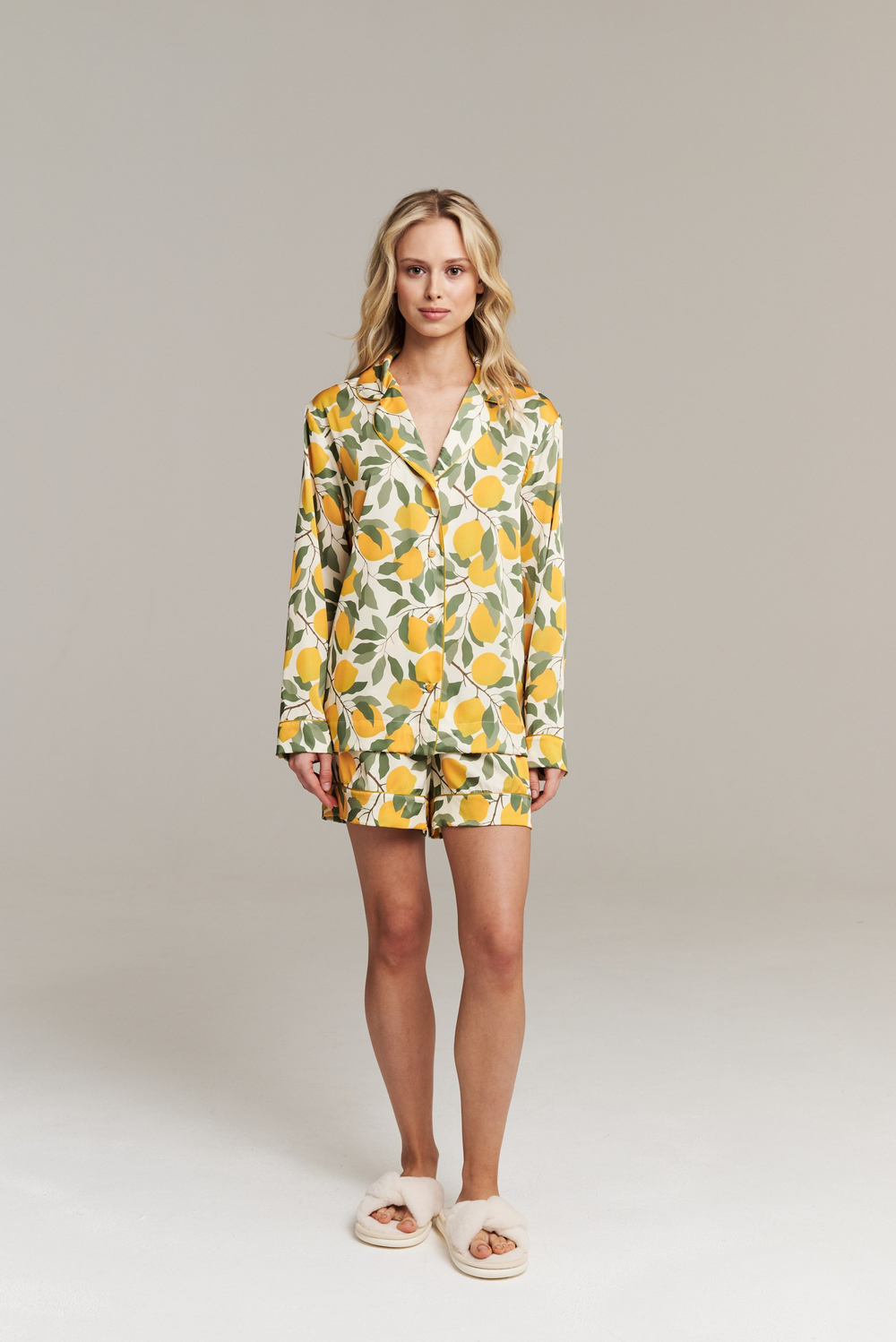 Шелковая блуза с кантом и лимонами