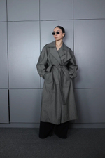 тренч с поясом и принтом «ёлочка»