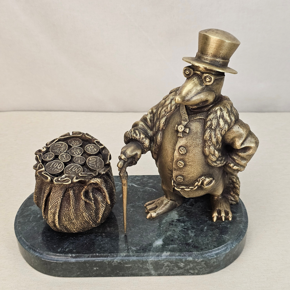 Денежный крот-банкир из бронзы