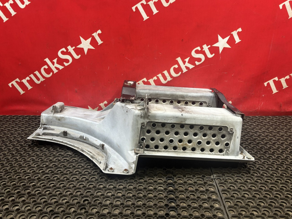 Корпус подножек левый