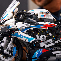 LEGO Technic - Мотор BMW M 1000 RR 42130