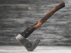 Топор "Брату от брата", рукоять комель берёзы (обжиг)
