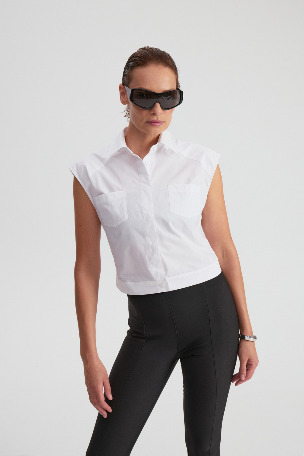 Рубашка белая без рукавов