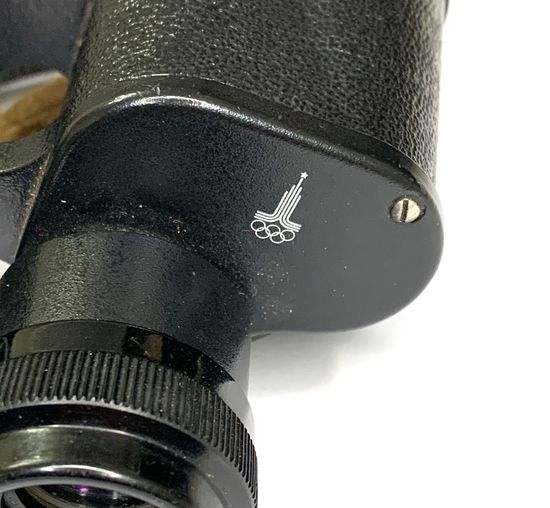 Коллекционный бинокль военный полевой БПЦ5 8х30, СССР 1980 г. "Олимпийский". Полный комплект: штатный кофр 1980 г., два ремня и крышка на окуляры