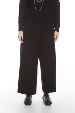 БРЮКИ С РАЗРЕЗАМИ