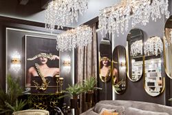 Зеркало овальное в металлической раме (золото)