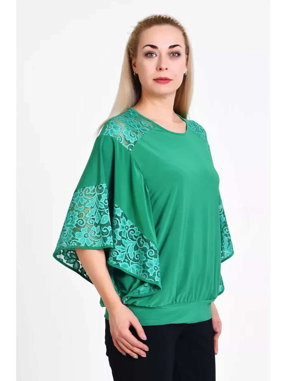 Блузка с кружевом