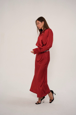 Костюм в горошек с юбкой в макси длине из вискозного шелка