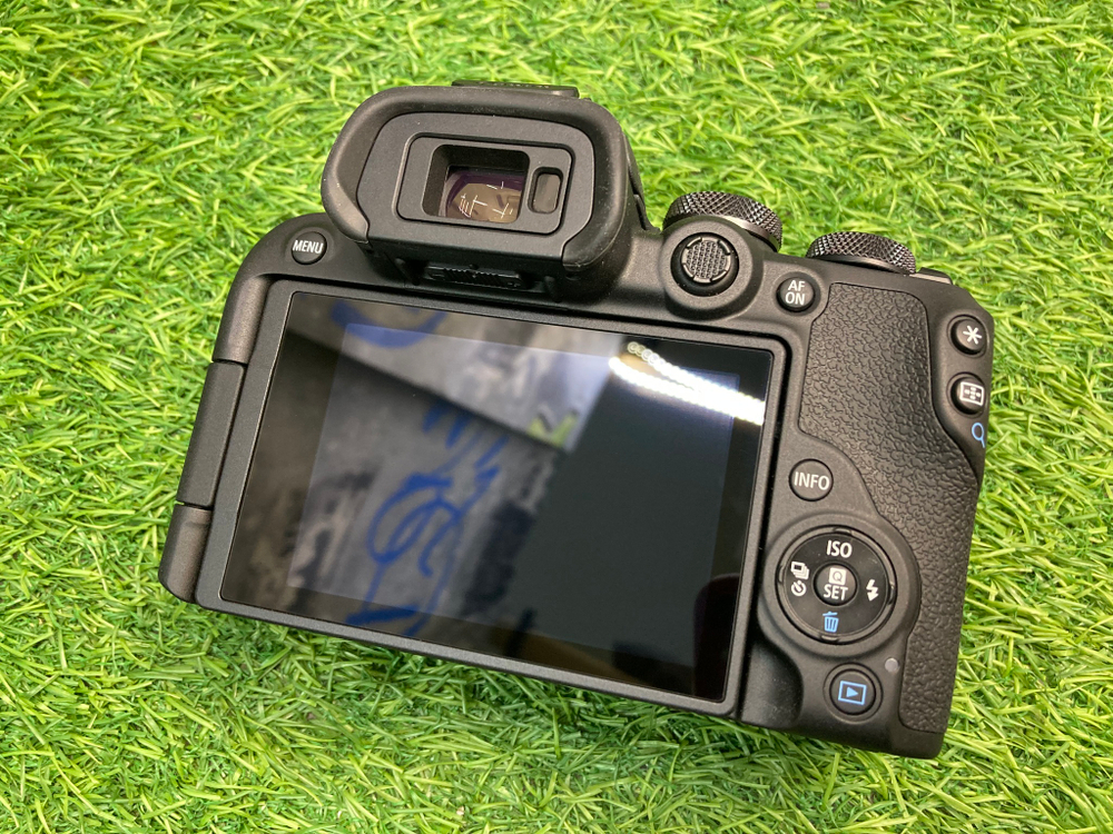 Canon EOS R10