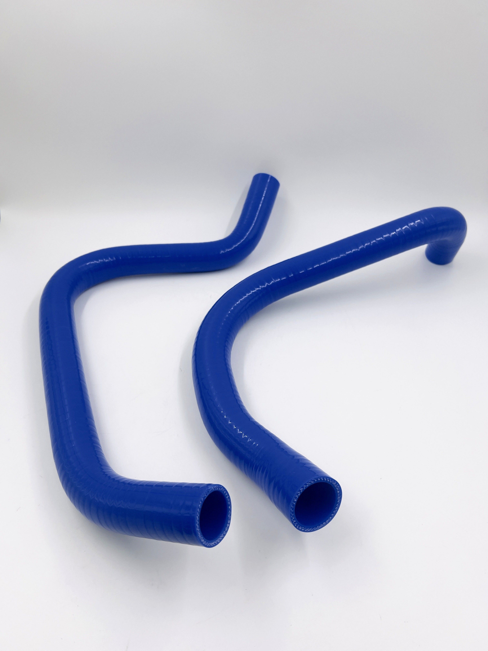 Патрубки радиатора Лада Веста ДВС 1.8л Р4М 16-кл силикон синий 2 шт