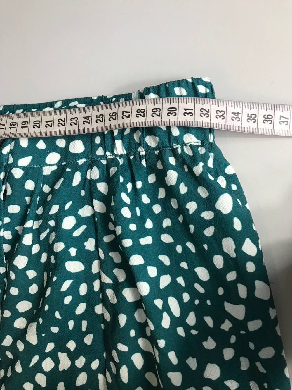 Юбка с разрезом, визуально на 42 размер