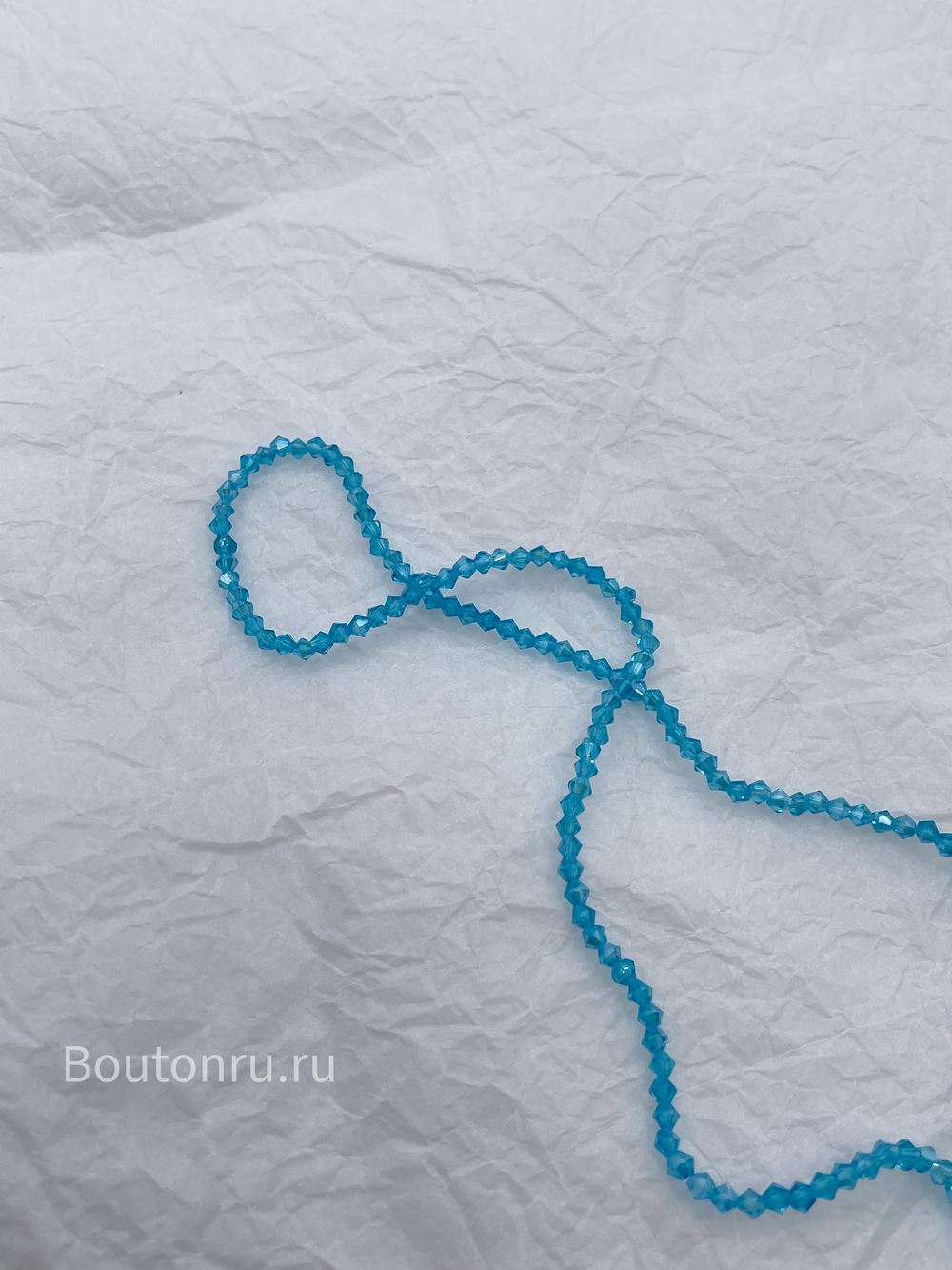 Бусины стеклянные биконусы на нити голубые