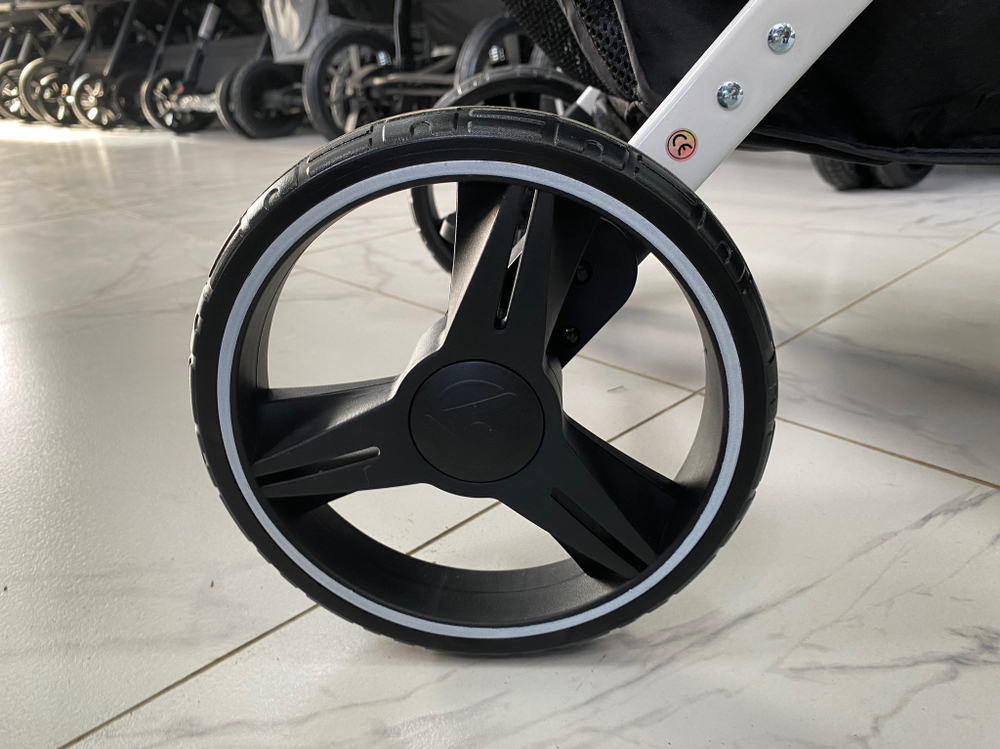 Коляска прогулочная Babalo 2023 Серебряная полоска белая рама