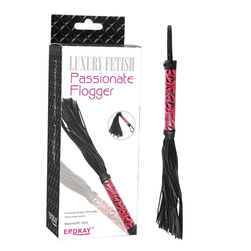 Аккуратная плетка с красной рукоятью Passionate Flogger - 39 см. (Цвет: красный с черным)