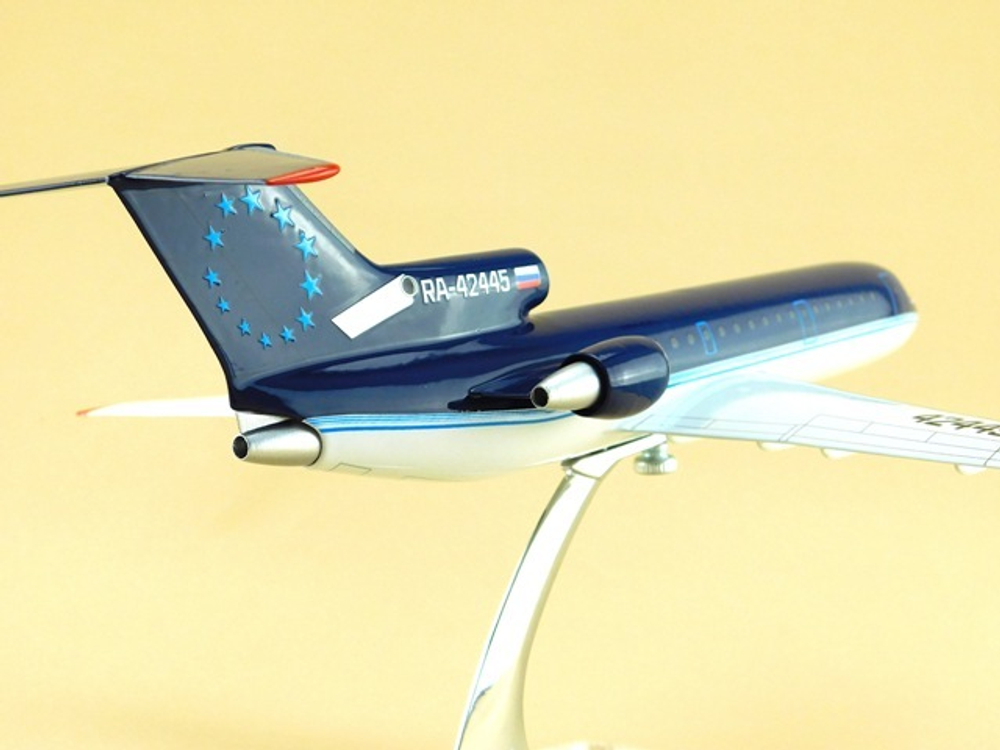 Модель самолета Як-42 (М1:100 Tulpar Air)