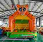 Детский надувной батут "Тигр на прогулке" с крышей