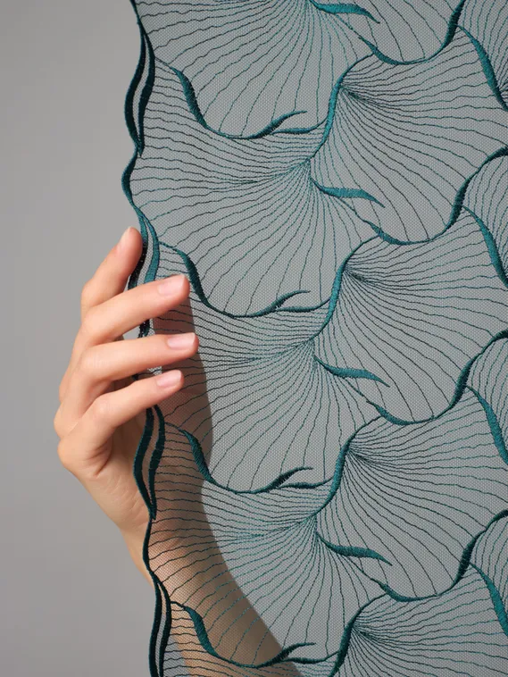 05-160 Вышивка на неэл. сетке 24 см, сосна 1994