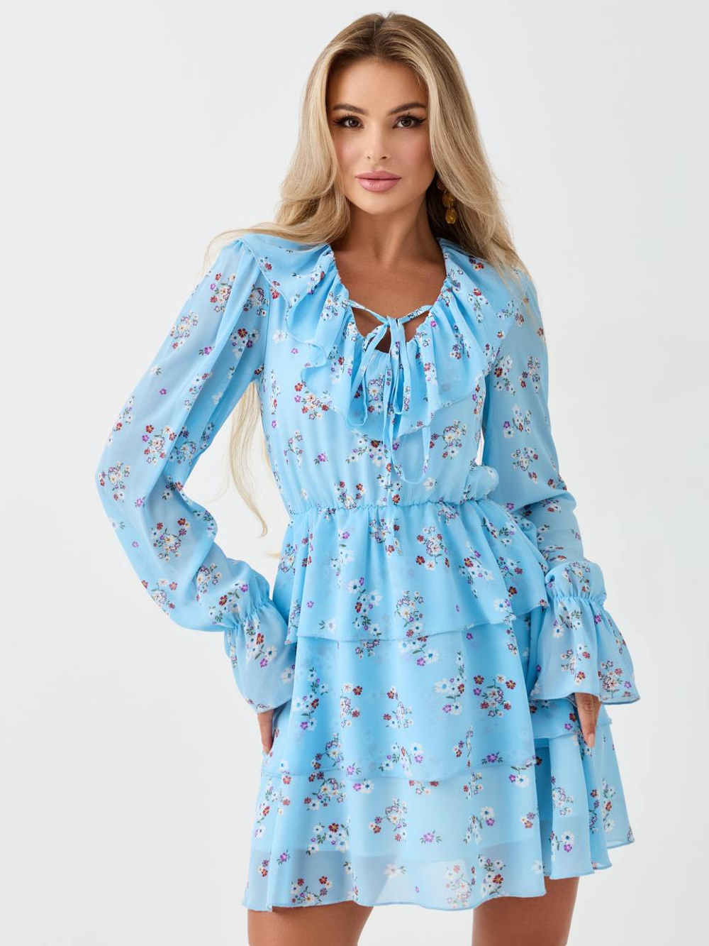 Платье с рюшами и оборками в цветочек