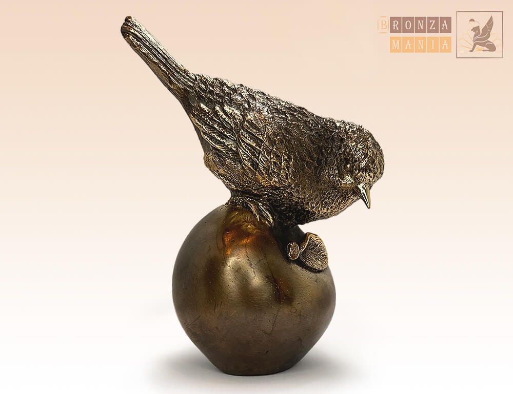 фигурка Воробей на яблоке